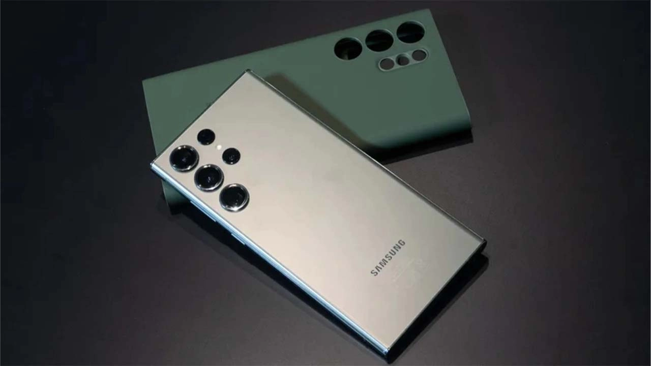 Samsung S24 Ultra Jiplak iPhone 15 Pro Max?